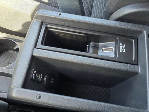 Used 2015 Volkswagen Tiguan S image 22