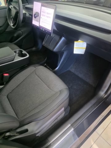 Used 2026 Tesla Model Y 2WD image 17