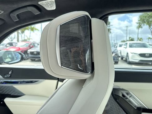 Used 2023 BMW 760i xDrive image 16