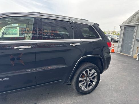 Used 2018 Jeep Grand Cherokee Overland AWD/4WD image 5