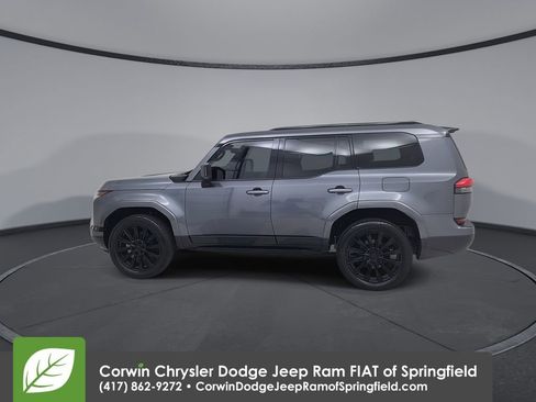 Used 2024 Lexus GX 550 w/ Accessory Package (2T) image 11