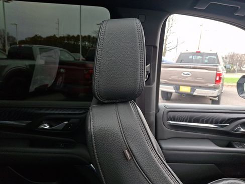 Used 2022 GMC Yukon Denali AWD/4WD image 12