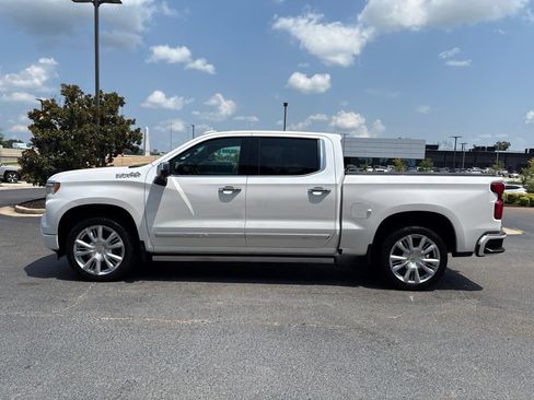 Used 2024 Chevrolet Silverado 1500 High Country w/ High Country Premium Package AWD/4WD image 9