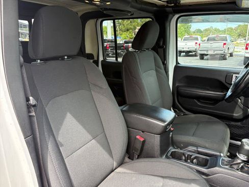 Used 2020 Jeep Gladiator Sport w/ Quick Order Package 24S AWD/4WD image 6