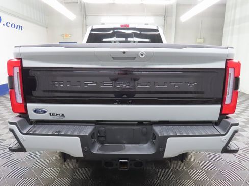 Used 2025 Ford F250 Platinum w/ FX4 Off-Road Package image 43