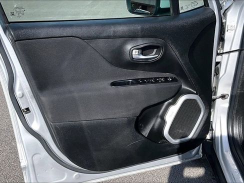 Used 2021 Jeep Renegade Latitude w/ Convenience Group AWD/4WD image 22