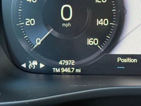 Used 2021 Volvo XC40 T5 R-Design w/ Advanced Package image 6