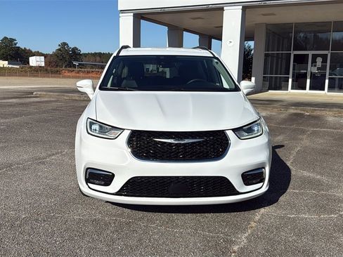 Used 2022 Chrysler Pacifica Touring-L image 3