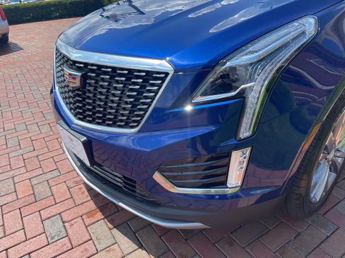 Used 2025 Cadillac XT5 Premium Luxury image 2