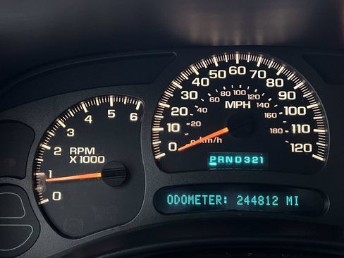 Used 2004 Chevrolet Tahoe Z71 w/ Z71 Preferred Equipment Group AWD/4WD image 17