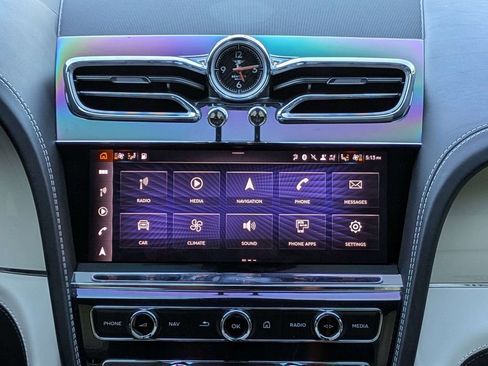 Used 2023 Bentley Bentayga Extended Wheelbase AWD/4WD image 18