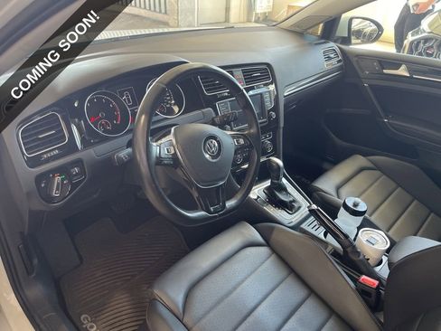 Used 2017 Volkswagen Golf 4-Door FWD image 8
