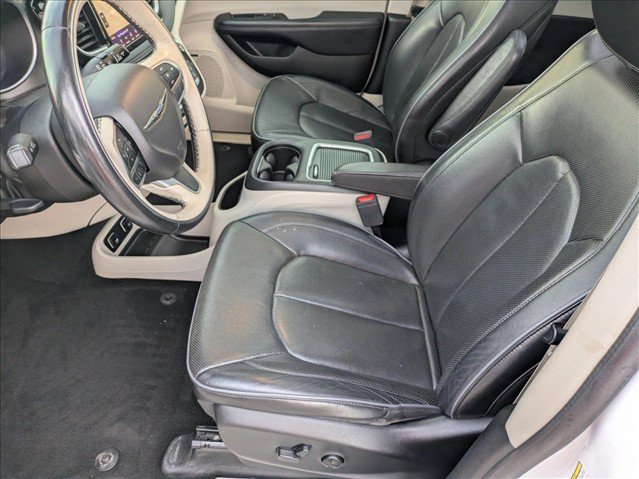 Used 2018 Chrysler Pacifica Limited FWD image 16