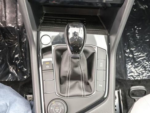 New 2025 Volkswagen Taos SE image 30