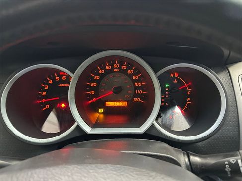 Used 2010 Toyota Tacoma PreRunner image 25