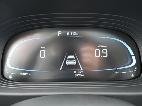 Certified 2025 Hyundai Venue SEL FWD image 28