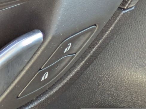 Used 2024 GMC Terrain SLE image 27