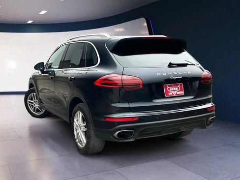 Used 2016 Porsche Cayenne AWD 4dr image 3