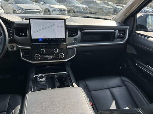 Used 2024 Ford Expedition Max XLT image 18