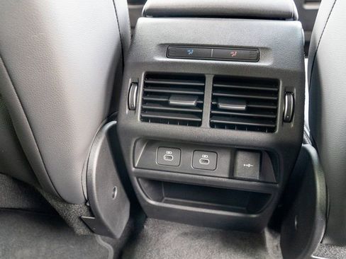 Used 2025 Land Rover Discovery Sport Dynamic SE image 24