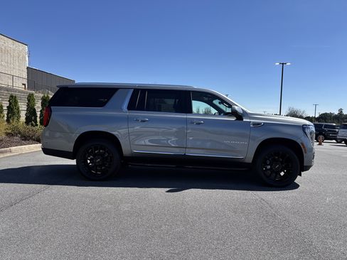 New 2026 GMC Yukon XL Elevation w/ Elevation Premium Package AWD/4WD image 11