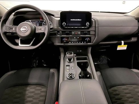 New 2025 Nissan Pathfinder S image 5