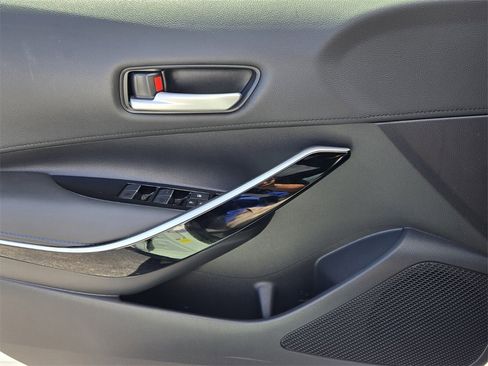 Used 2020 Toyota Corolla XSE image 31