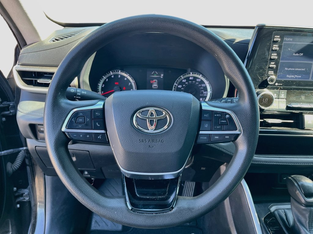 Used 2021 Toyota Highlander L FWD image 11