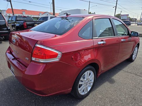 Used 2010 Ford Focus SEL image 6