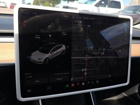 Used 2020 Tesla Model 3 Standard Range RWD image 19