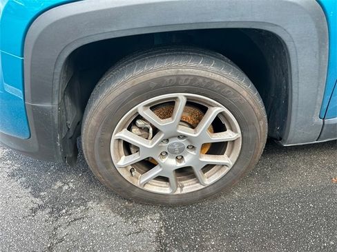 Used 2019 Jeep Renegade Latitude image 4