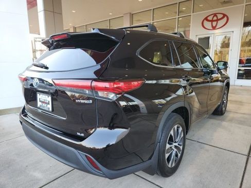 Certified 2021 Toyota Highlander XLE image 11