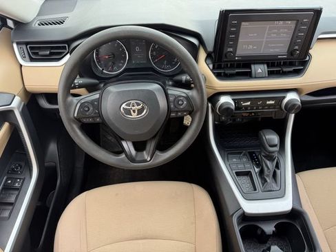 Used 2020 Toyota RAV4 LE FWD image 12