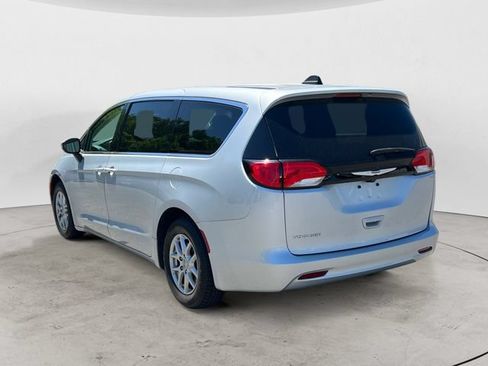 Used 2023 Chrysler Voyager LX FWD image 3