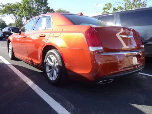 Used 2021 Chrysler 300 Touring RWD image 5