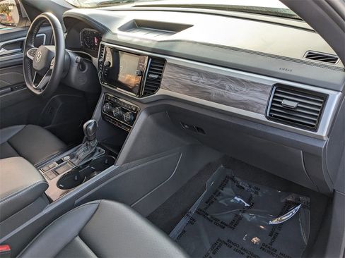 Certified 2023 Volkswagen Atlas Cross Sport SE w/ Panoramic Sunroof Package image 13