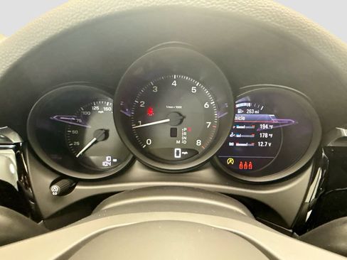Certified 2026 Porsche Macan AWD/4WD image 35