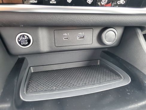 Used 2022 Nissan Rogue SV image 27