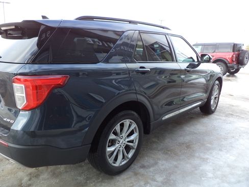 Used 2023 Ford Explorer XLT w/ Equipment Group 202A image 6