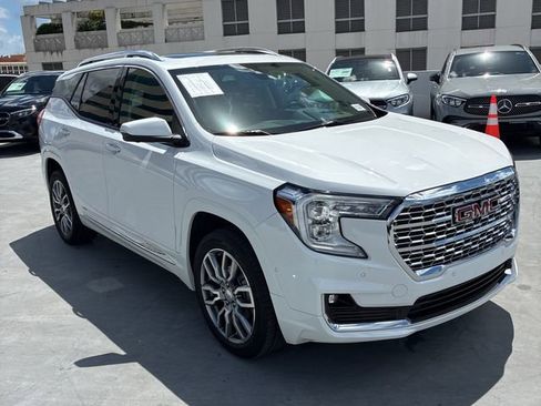 Used 2023 GMC Terrain Denali w/ Denali Premium Package AWD/4WD image 3