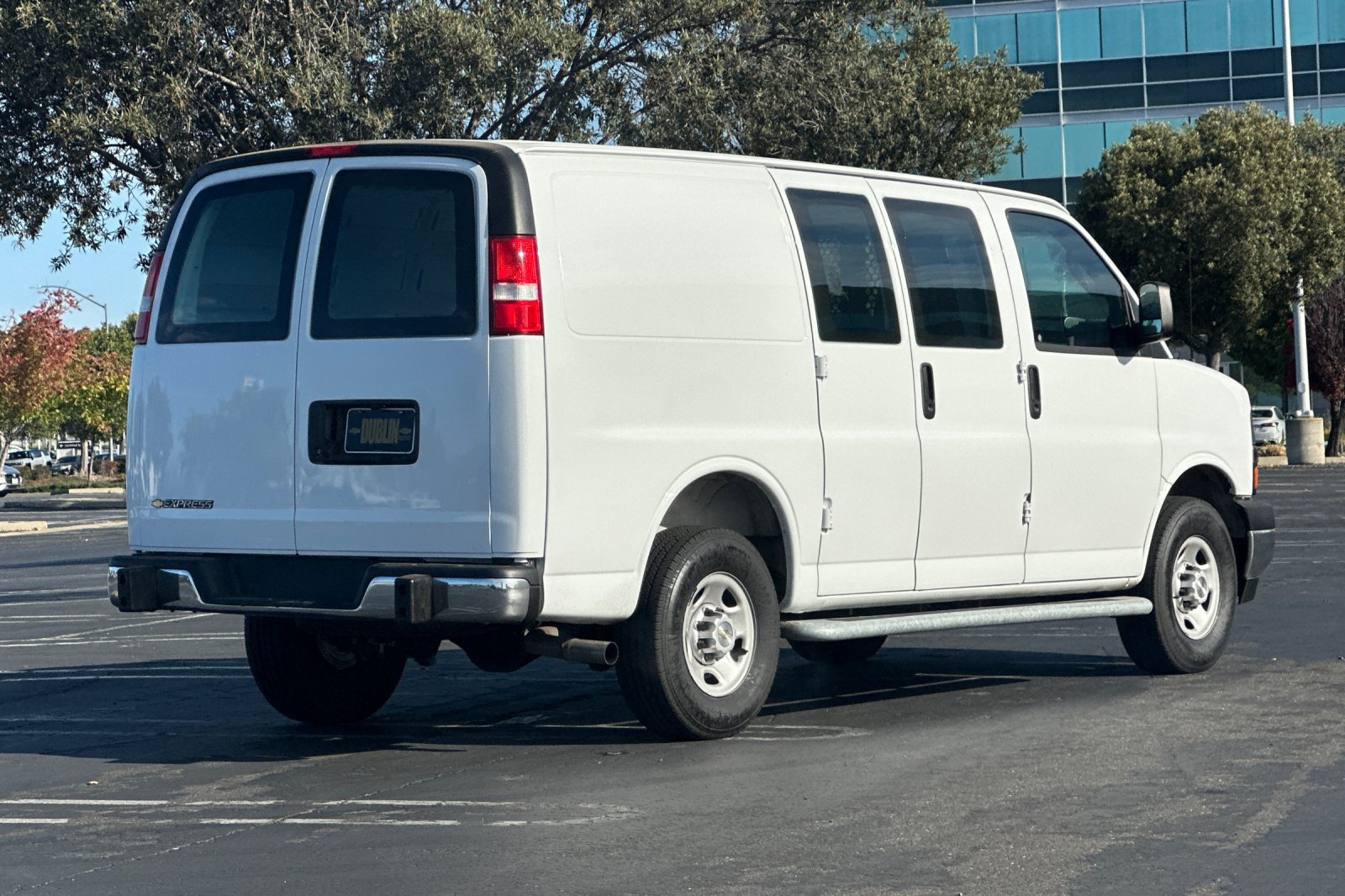 Used 2025 Chevrolet Express 2500 w/ Driver Convenience Package RWD image 4