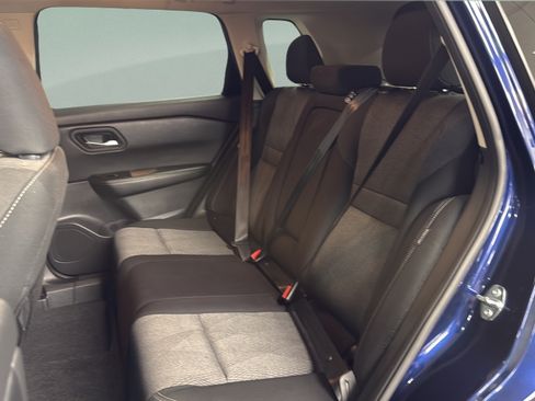 Used 2025 Nissan Rogue SV FWD image 21