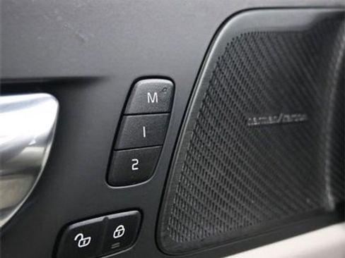 Used 2022 Volvo XC60 B6 Inscription w/ Advanced Package image 38