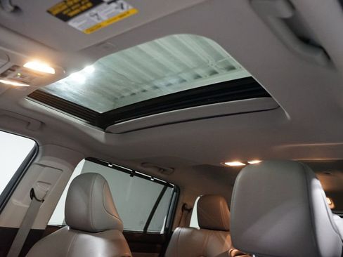 Used 2023 Toyota Highlander XLE image 35