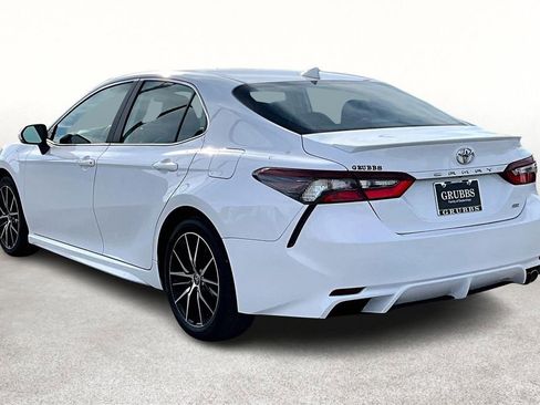 Used 2024 Toyota Camry SE image 16