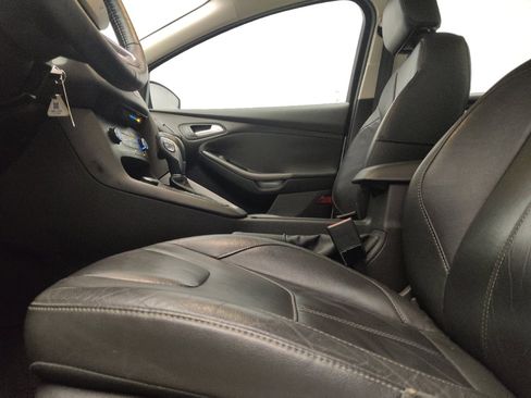 Used 2016 Ford Focus SE w/ Equipment Group 201A FWD image 17