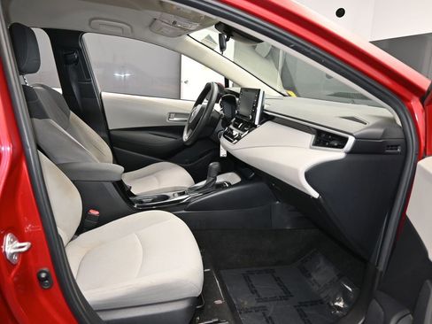Used 2020 Toyota Corolla LE image 39