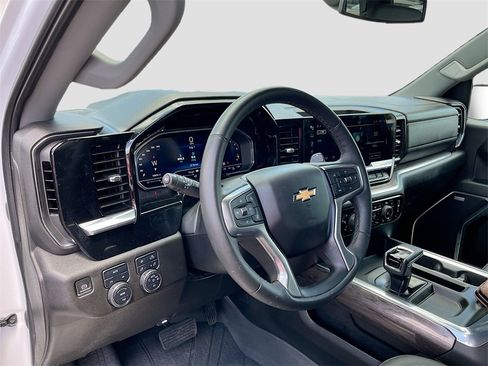Used 2023 Chevrolet Silverado 1500 LTZ image 9