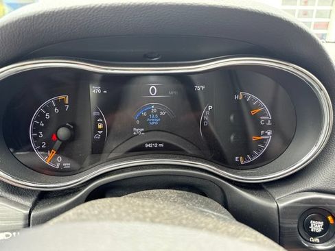 Used 2019 Jeep Grand Cherokee Laredo w/ Security & Convenience Group AWD/4WD image 21