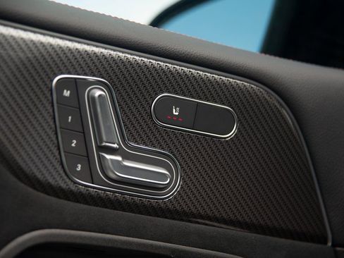 Certified 2025 Mercedes-Benz GLB 250 4MATIC image 22